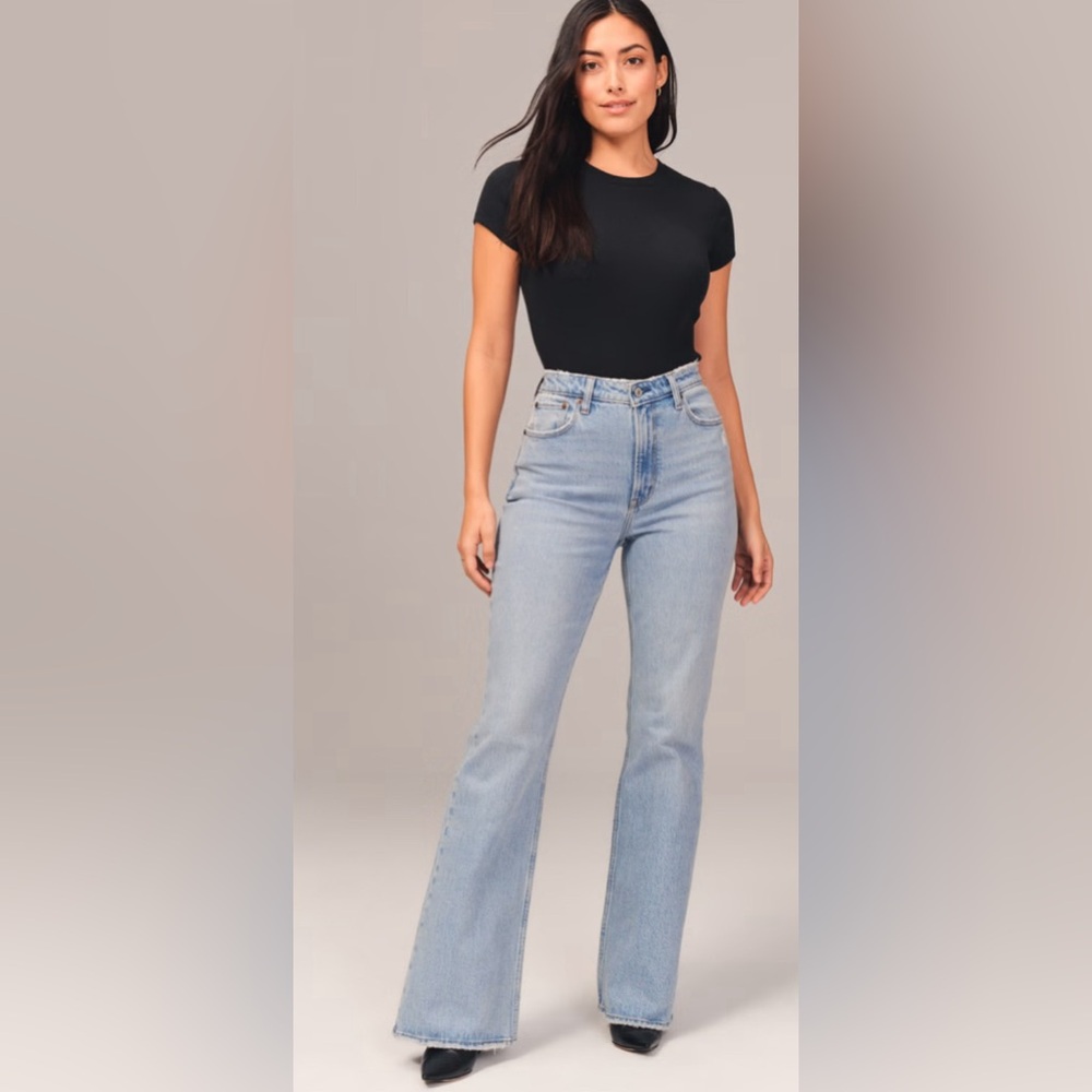 NEW Abercrombie & Fitch Curve Love High Rise Vintage Flare Jean - Size 27 Short